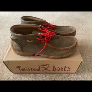 NIB youth twisted x moccasins size 4.5